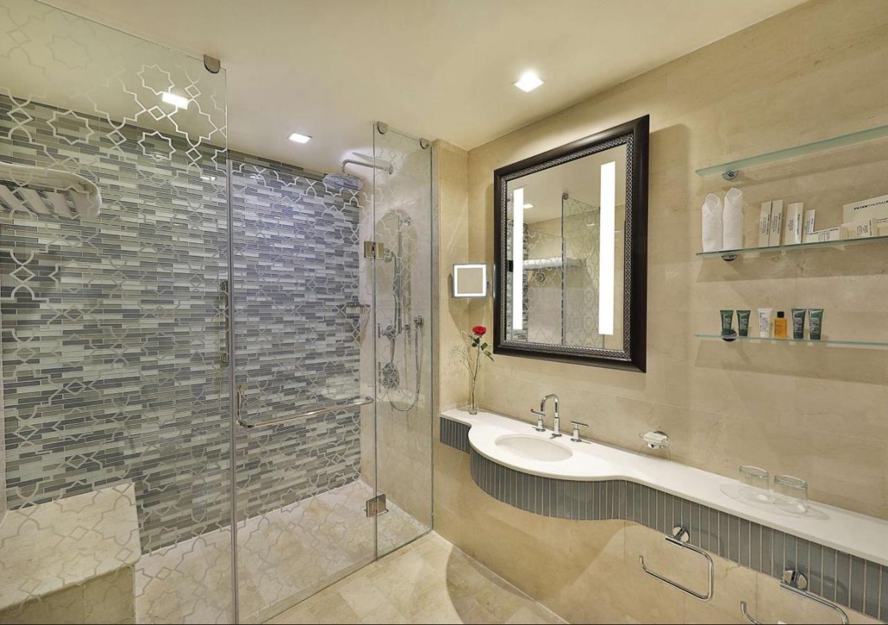 Hilton Suites image 4